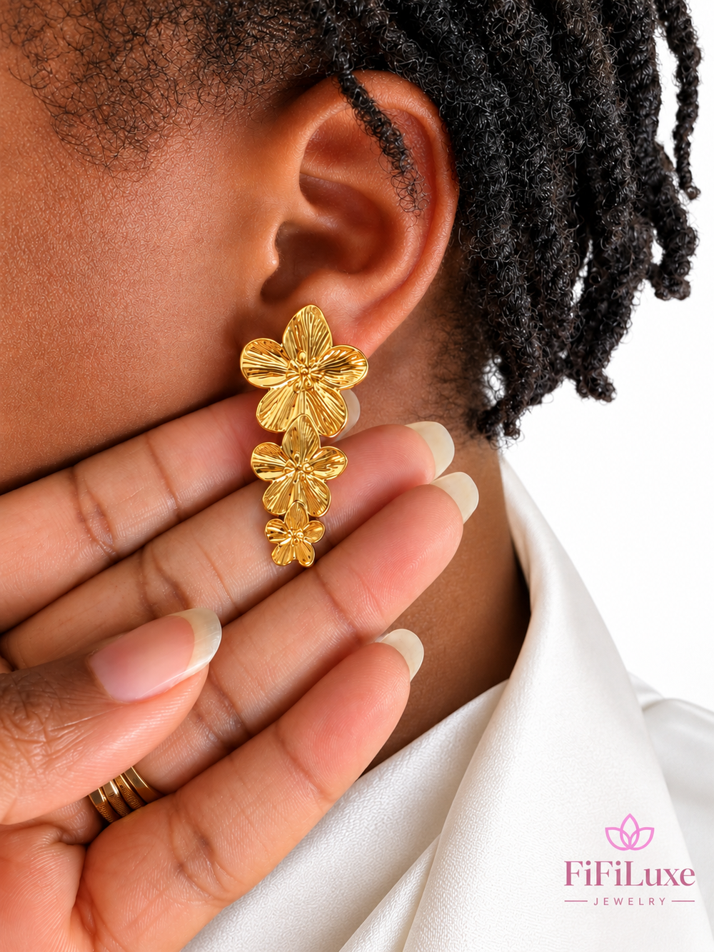 Flower Outline Stud Earrings